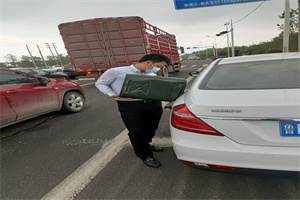筠连县24小时拖车热线电话，筠连县拖车救援公司多少钱